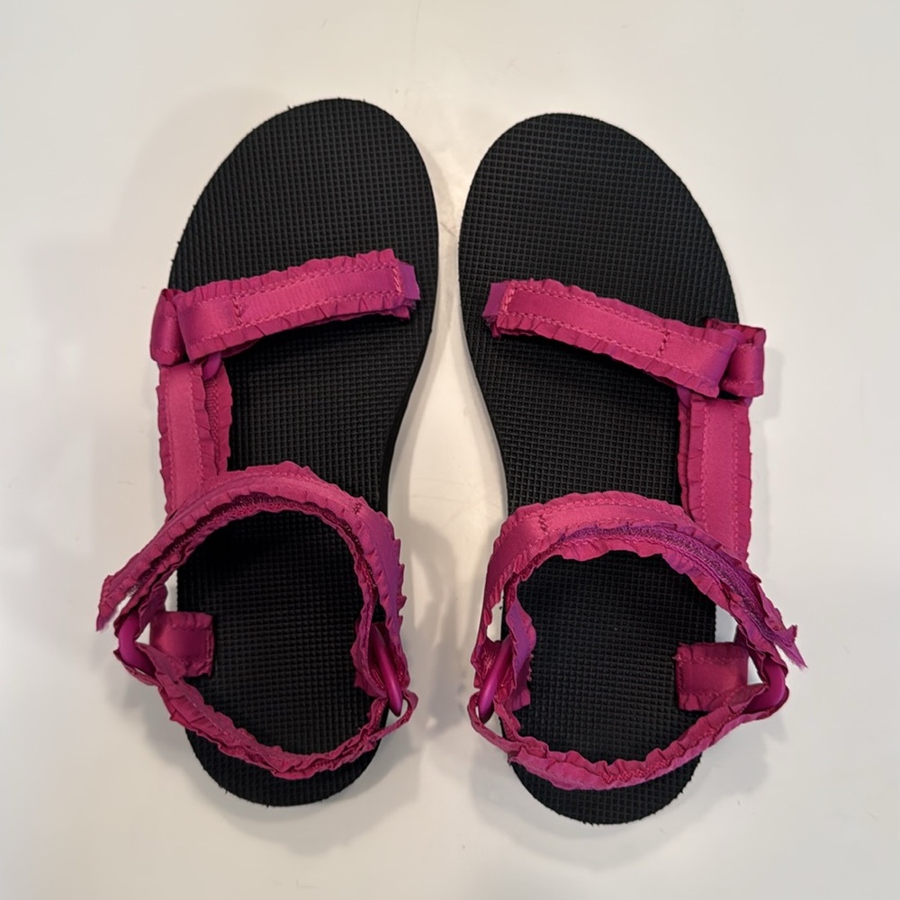 TEVA midform Size 7, Black and Fuscia - Picture 2 of 3